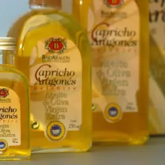 Aceite de oliva virgen extra "Capricho Aragonés" de la almazara de Jaime. Botellas de 50ml y 250ml.