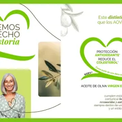 Mujer sonriente junto a ramas de olivo. El aceite de oliva es vegetal, protege y reduce el colesterol.
