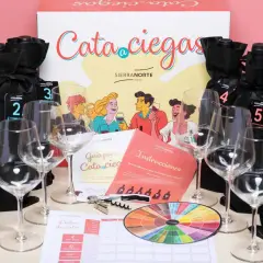 Kit de cata a ciegas con botellas envueltas, copas, guía y rueda de aromas. ¡Una experiencia sensorial única!