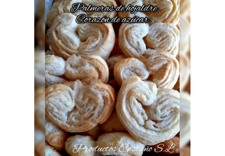 Palmeras de hojaldre, crujientes y doradas, con un corazón de azúcar. Un dulce perfecto para cualquier momento.