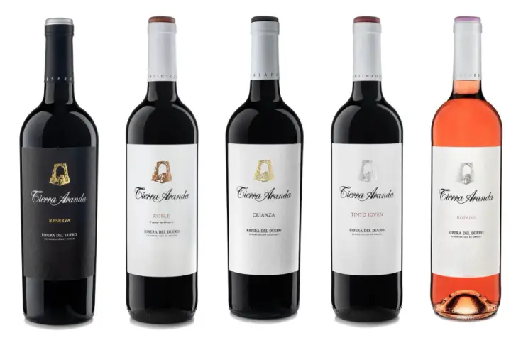 Variedad de **mejores vinos de Aranda de Duero** de la marca Tierra Aranda: tintos reserva, roble, crianza, tinto joven, rosado y blanco verdejo.