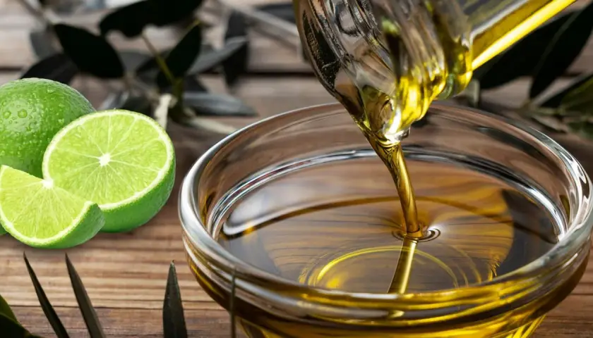 Aceite y limón en ayunas: conoce las contraindicaciones. Se ve aceite vertiéndose en un cuenco, junto a limones frescos.