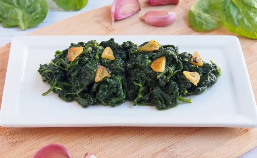 Espinacas salteadas perfectas - ¡Evita que se agüen!