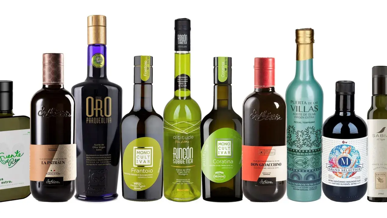 Varias botellas de aceite de oliva virgen extra, mostrando el **aceite de oliva origen** de diferentes regiones y variedades.